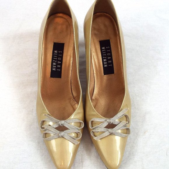 Stuart Weitzman Women's Gold Patent Leather Pointed Toe Heel w/ Bow Detail Sz 8W - Picture 5 of 8